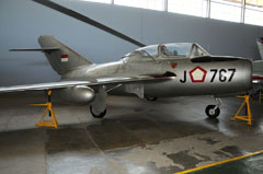 Mikoyan Gurevich MiG-15UTI J-767