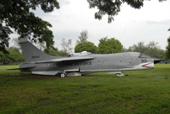 48661 Vought F-8H Crusader