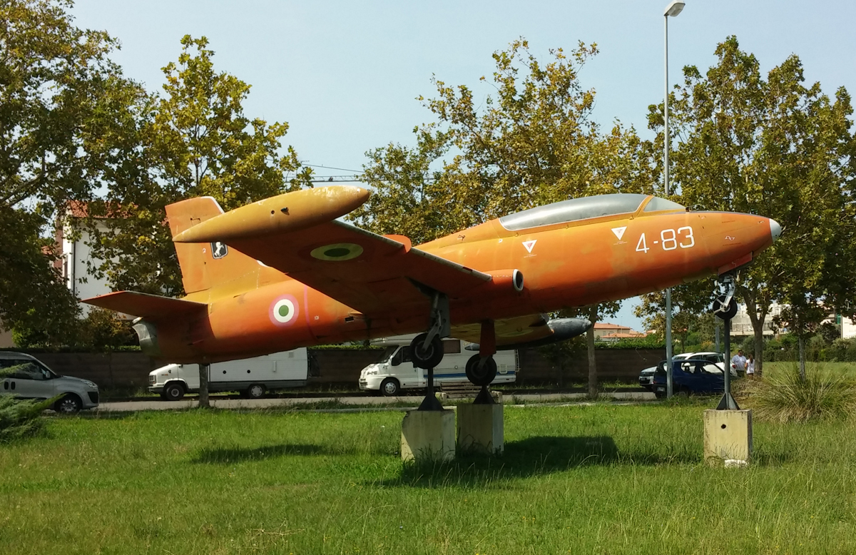 Aermacchi MB326 MM5428/4-83 monument Associazione Arma Aeronautica